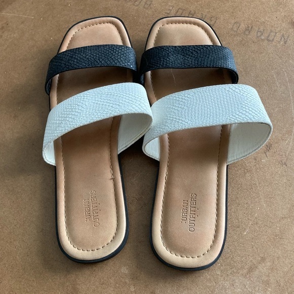 URBAN OUTFITTERS Women’s Size 8 Flat Slide Sandals - Picture 3 of 8